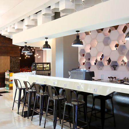 סמיניאק Berry Biz Hotel מראה חיצוני תמונה