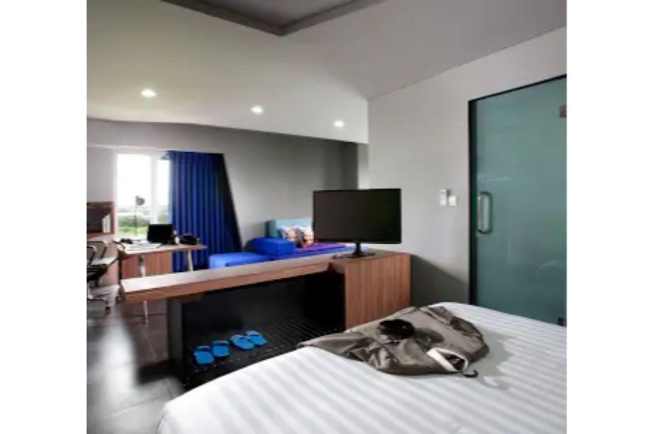 סמיניאק Berry Biz Hotel מראה חיצוני תמונה