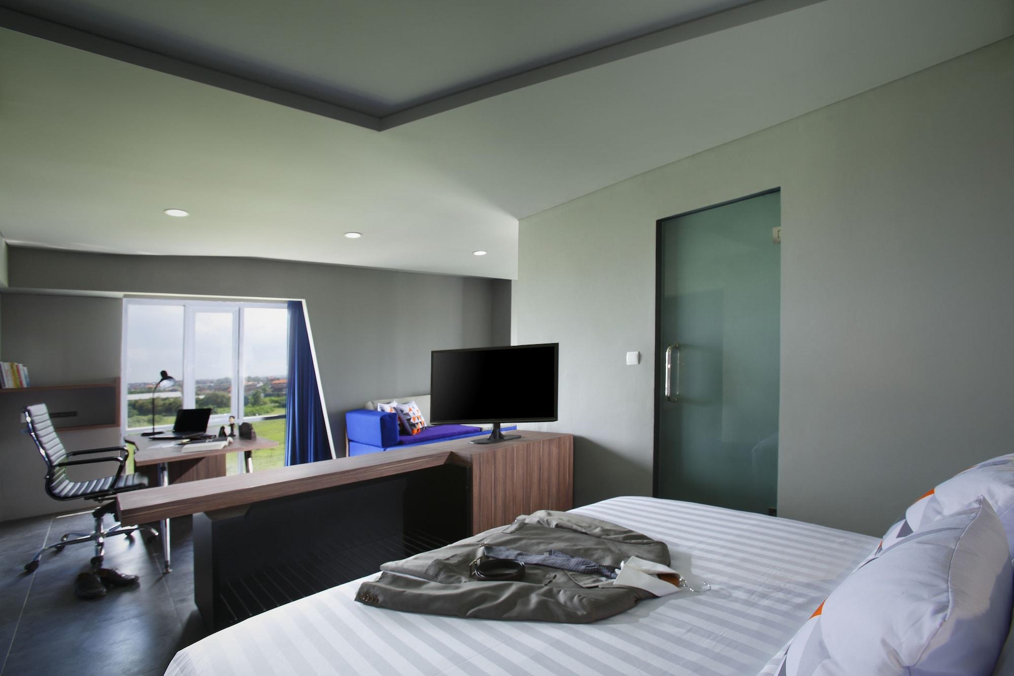 סמיניאק Berry Biz Hotel מראה חיצוני תמונה