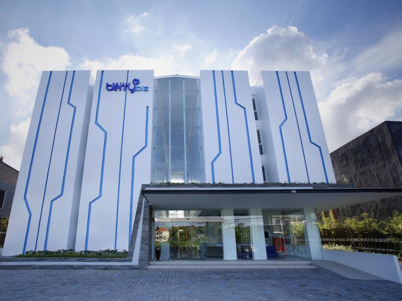 סמיניאק Berry Biz Hotel מראה חיצוני תמונה