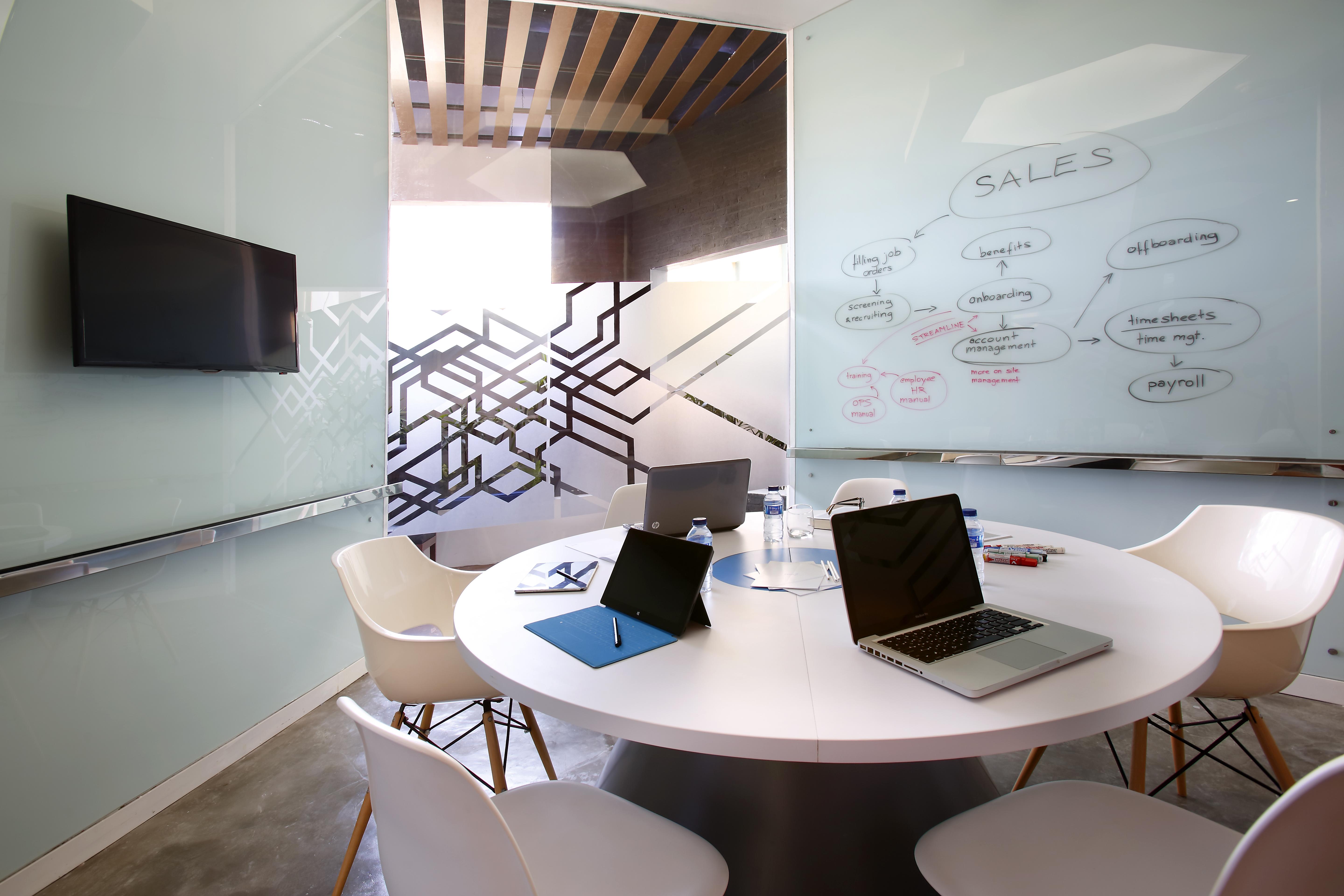 סמיניאק Berry Biz Hotel מראה חיצוני תמונה