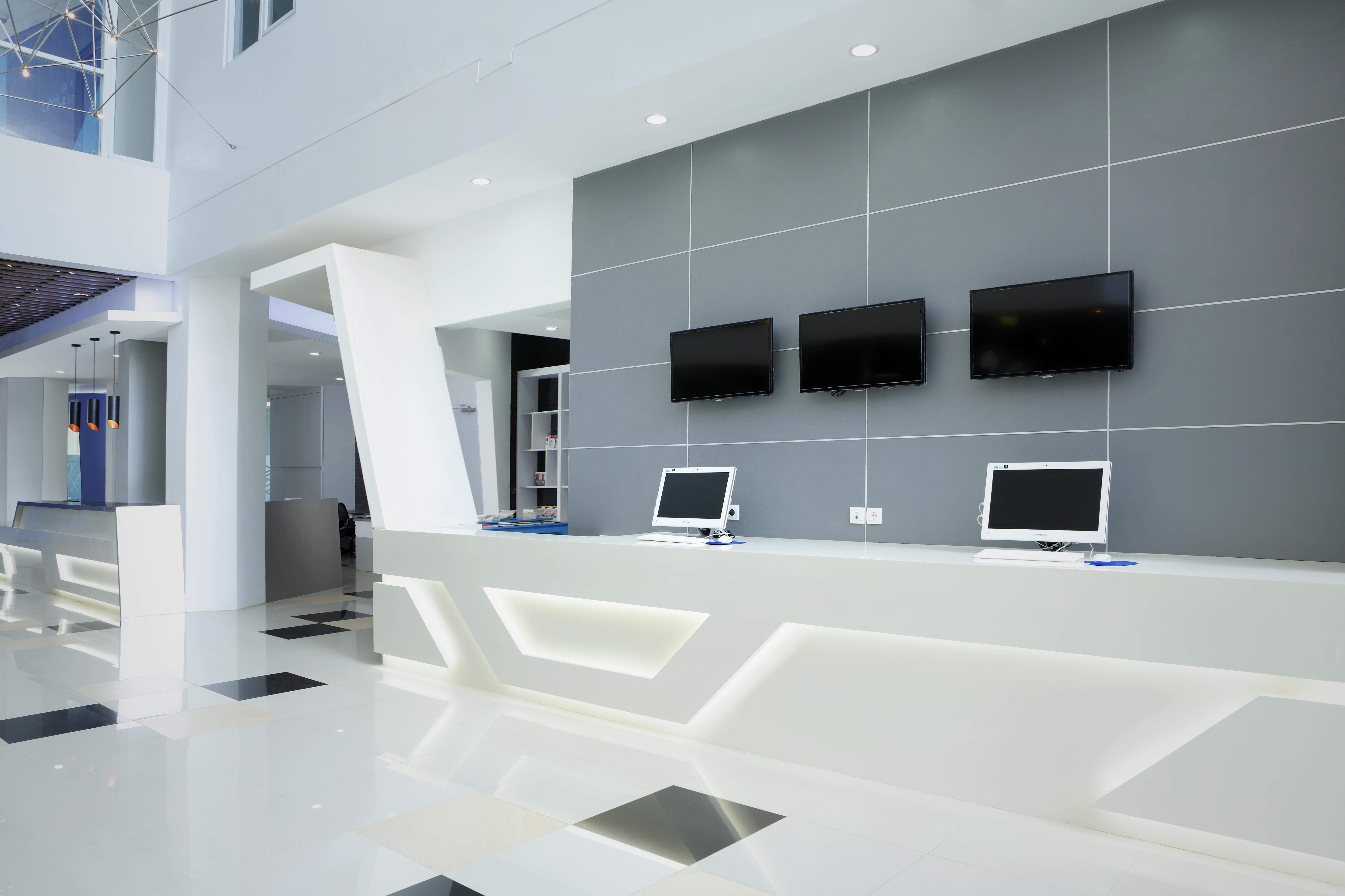 סמיניאק Berry Biz Hotel מראה חיצוני תמונה