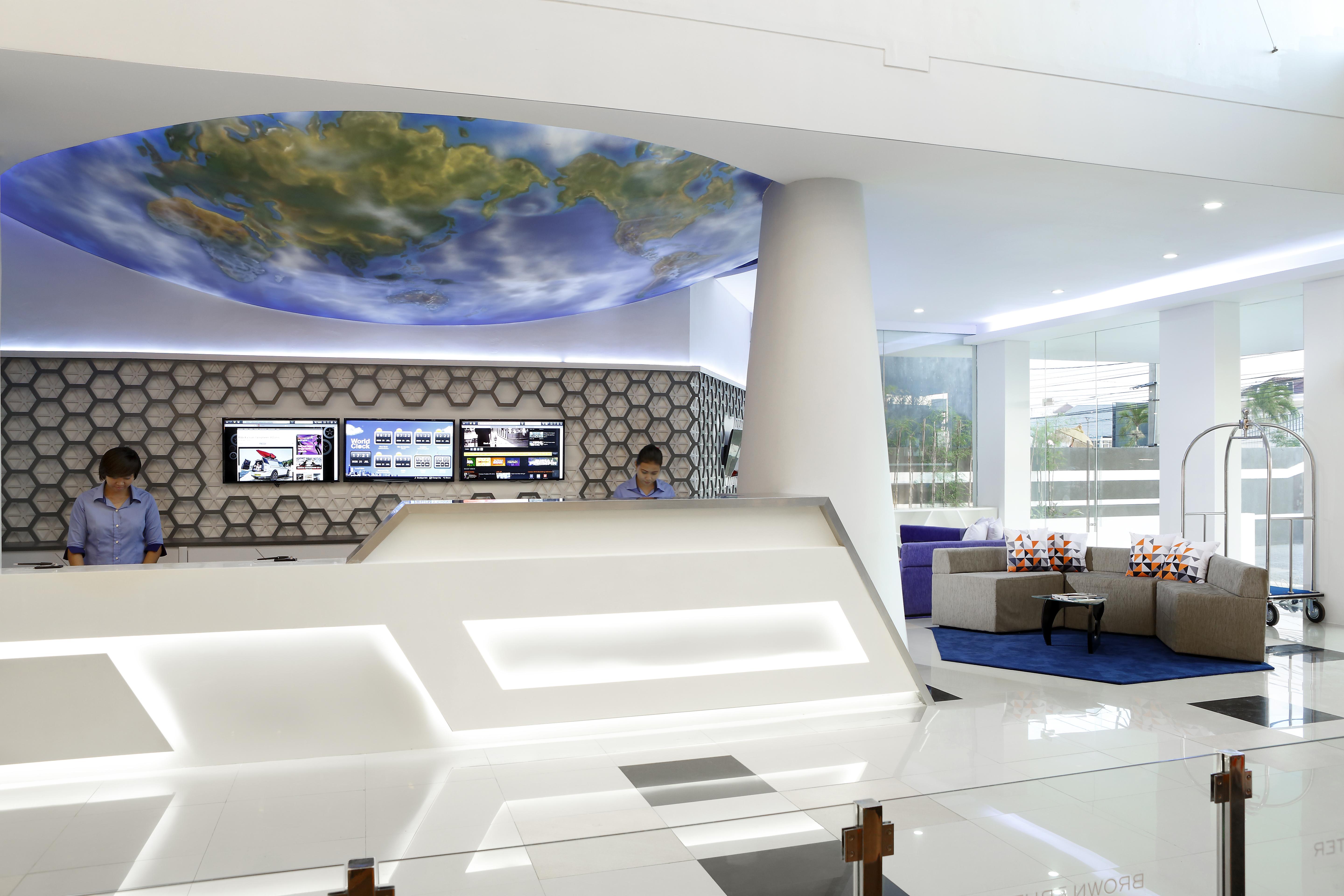 סמיניאק Berry Biz Hotel מראה חיצוני תמונה