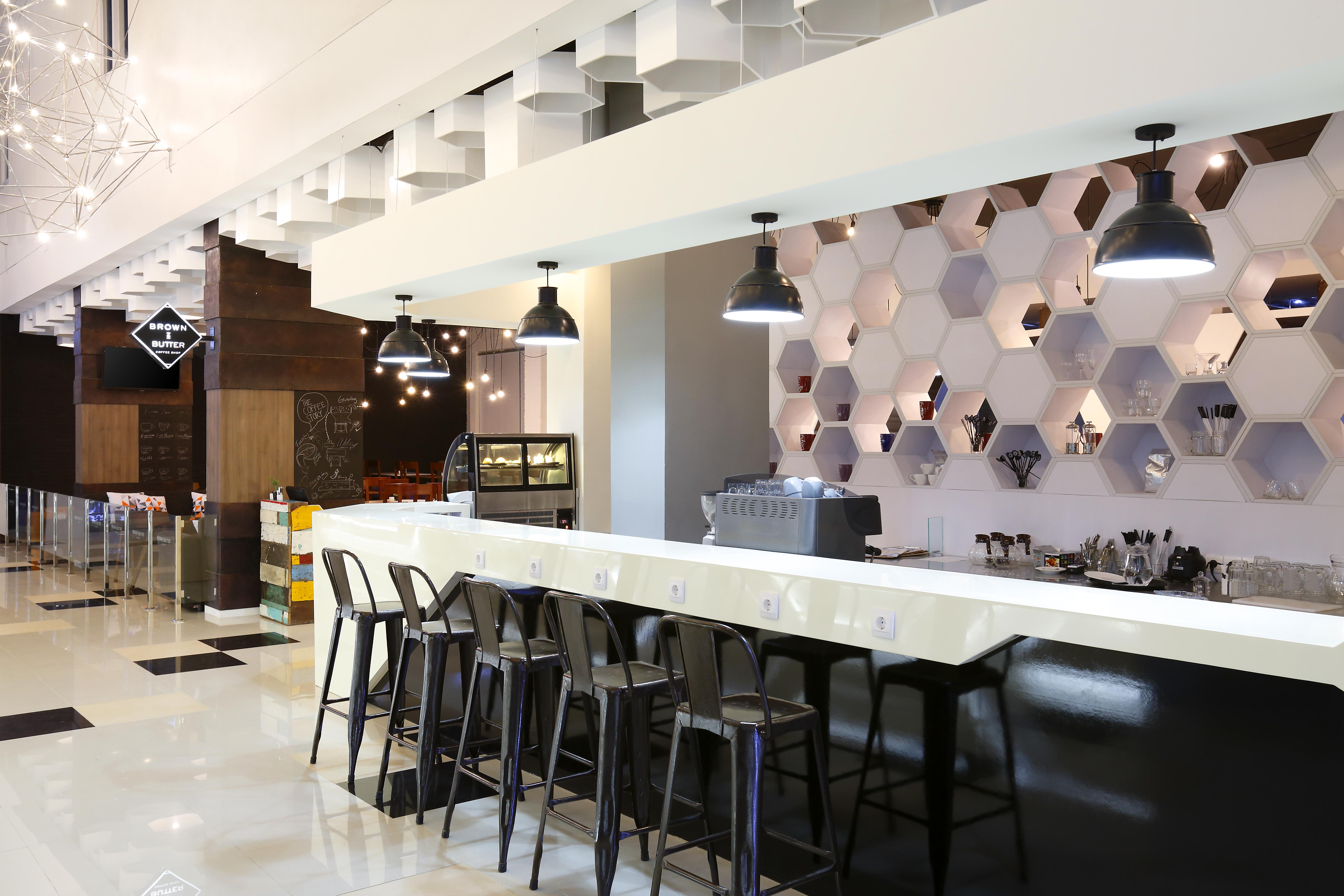 סמיניאק Berry Biz Hotel מראה חיצוני תמונה