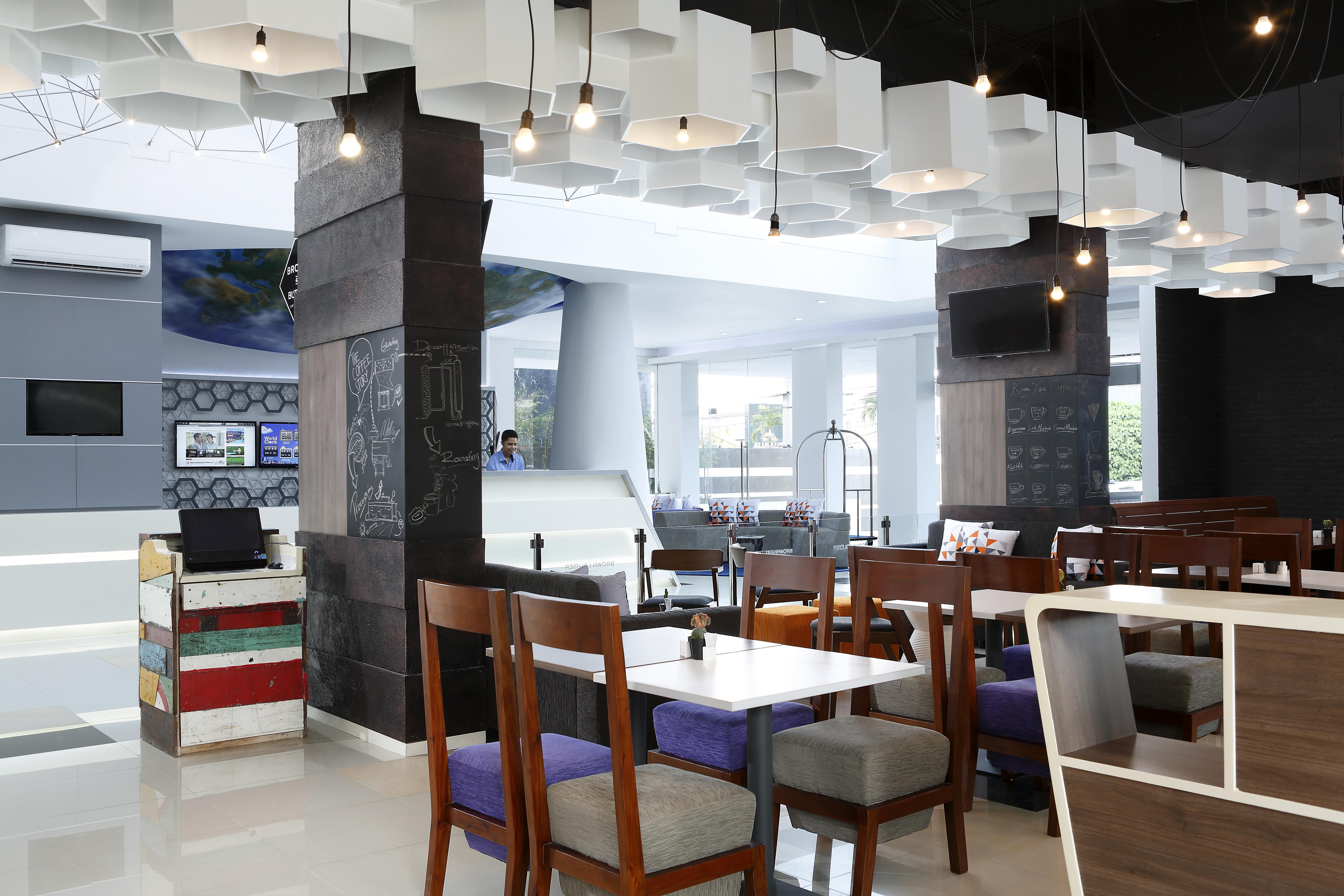 סמיניאק Berry Biz Hotel מראה חיצוני תמונה