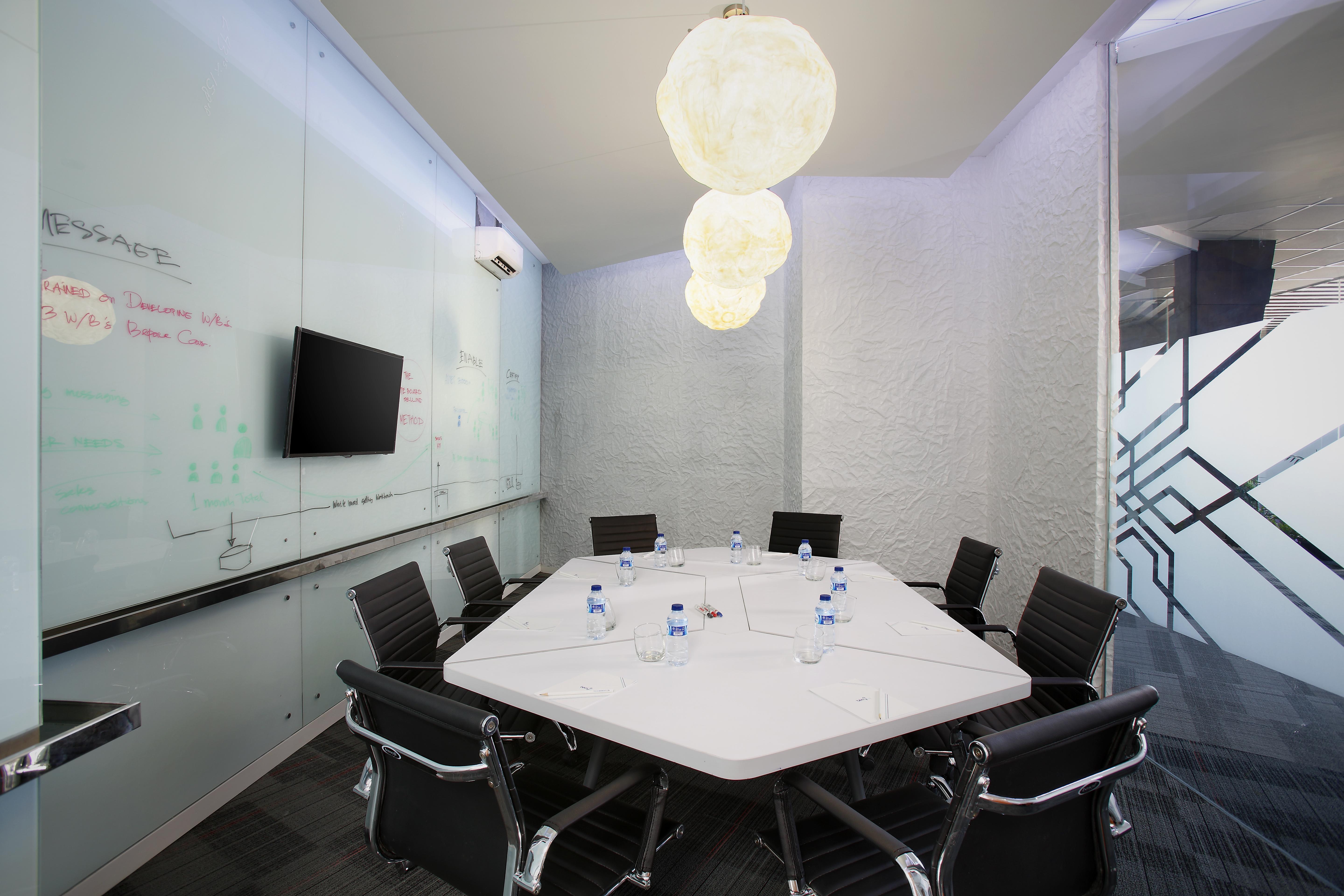 סמיניאק Berry Biz Hotel מראה חיצוני תמונה