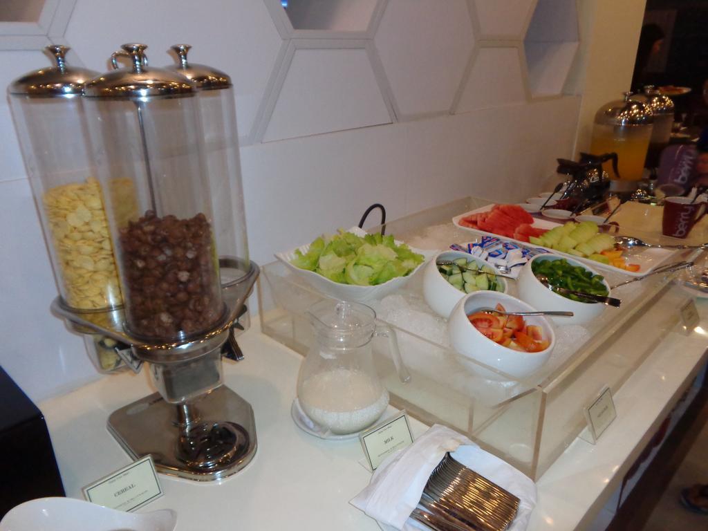 סמיניאק Berry Biz Hotel מראה חיצוני תמונה