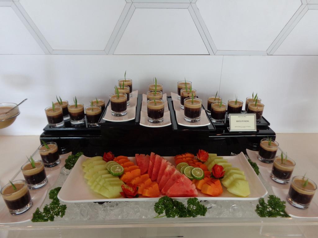 סמיניאק Berry Biz Hotel מראה חיצוני תמונה