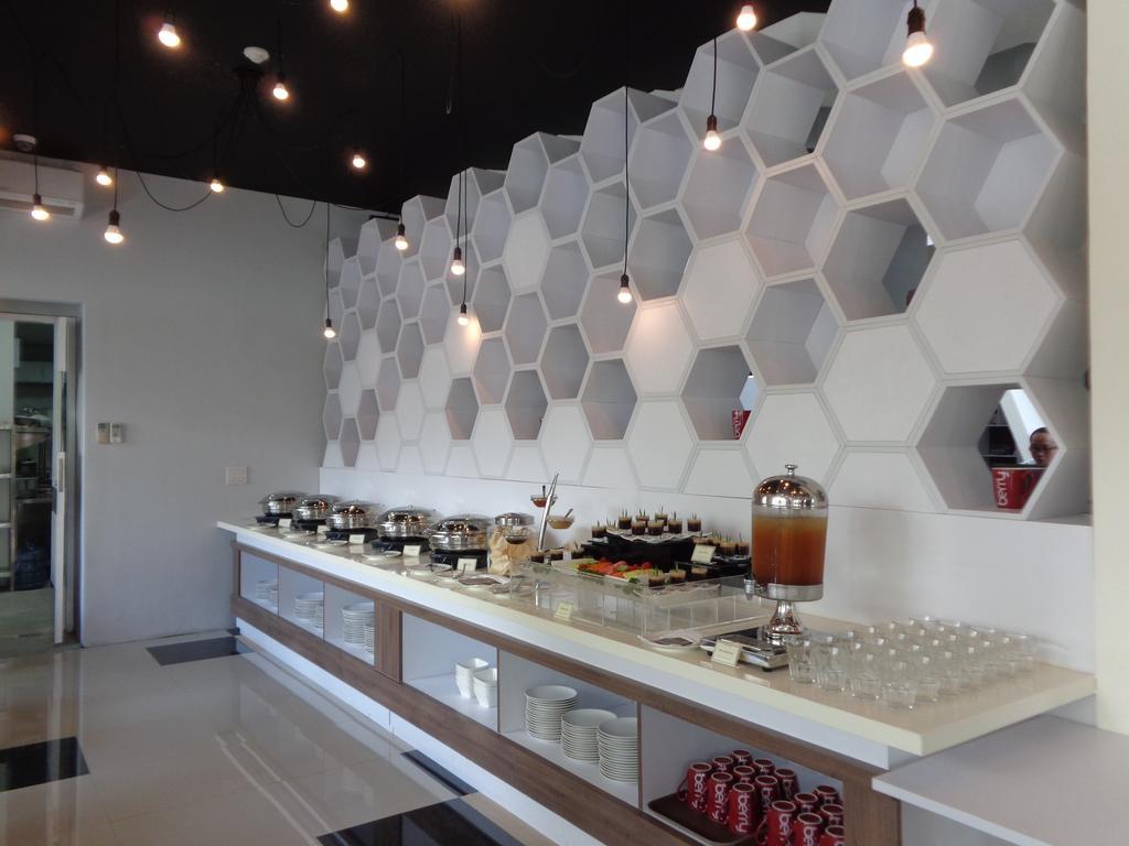 סמיניאק Berry Biz Hotel מראה חיצוני תמונה
