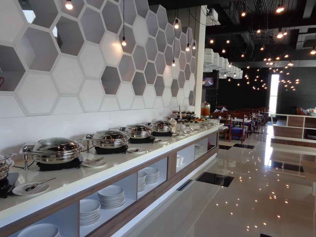 סמיניאק Berry Biz Hotel מראה חיצוני תמונה