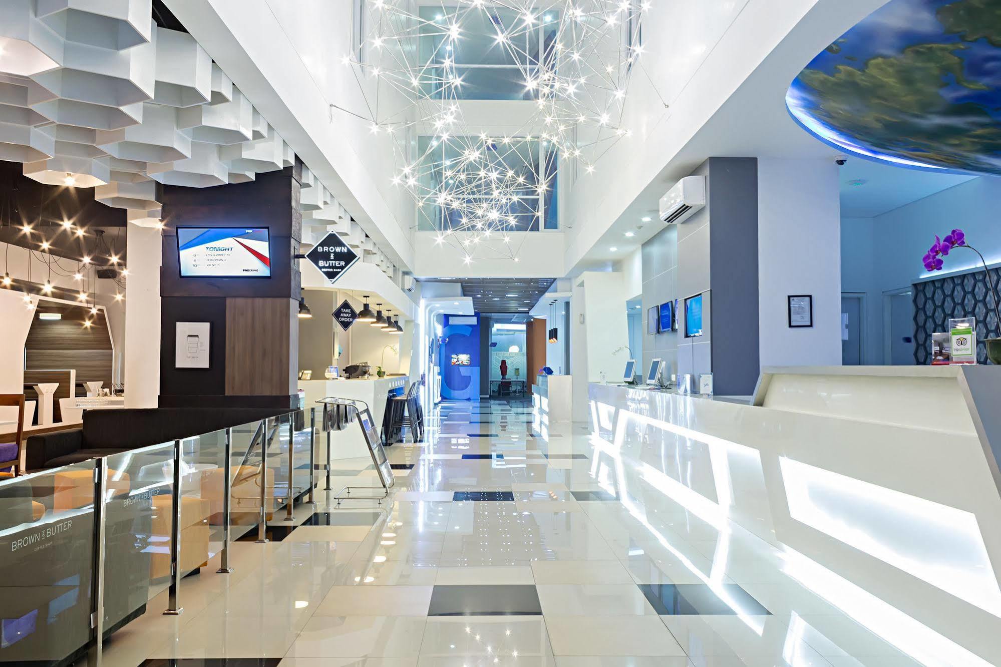 סמיניאק Berry Biz Hotel מראה חיצוני תמונה